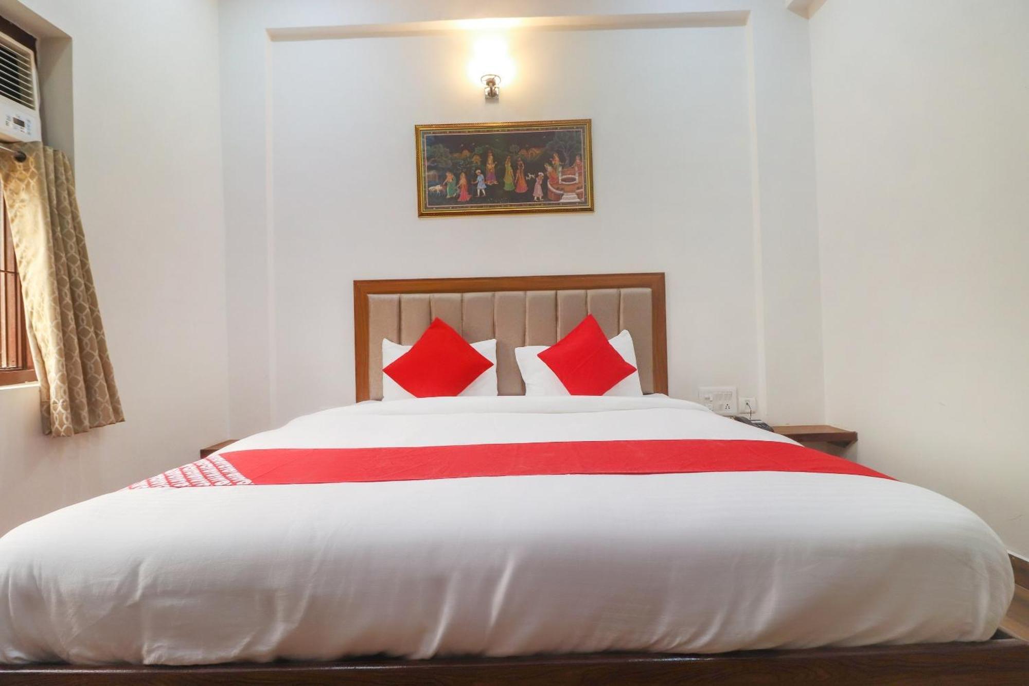 โอโย 62646 ทัช คลาสสิก Hotel Tajganj ภายนอก รูปภาพ