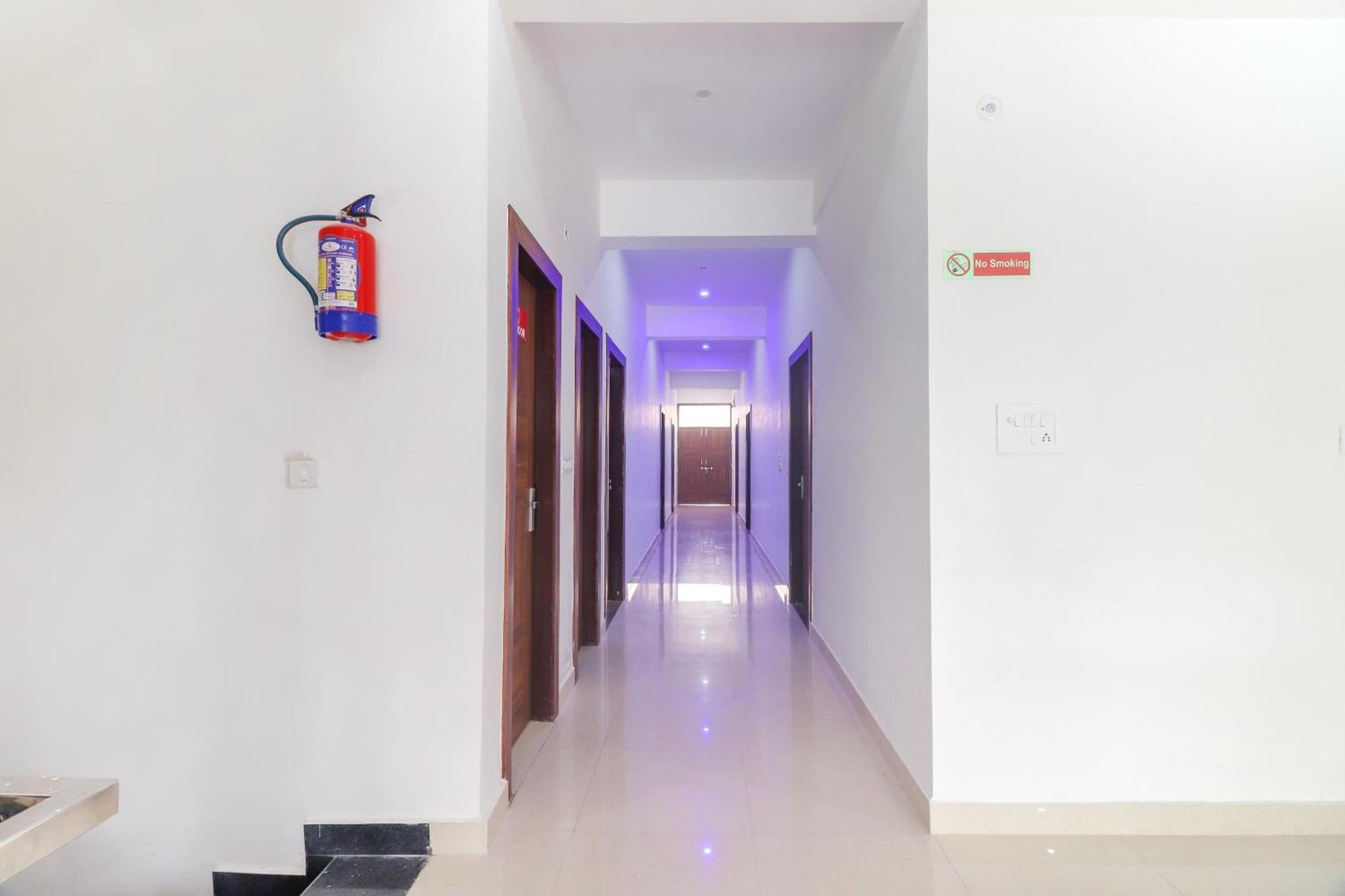 โอโย 62646 ทัช คลาสสิก Hotel Tajganj ภายนอก รูปภาพ