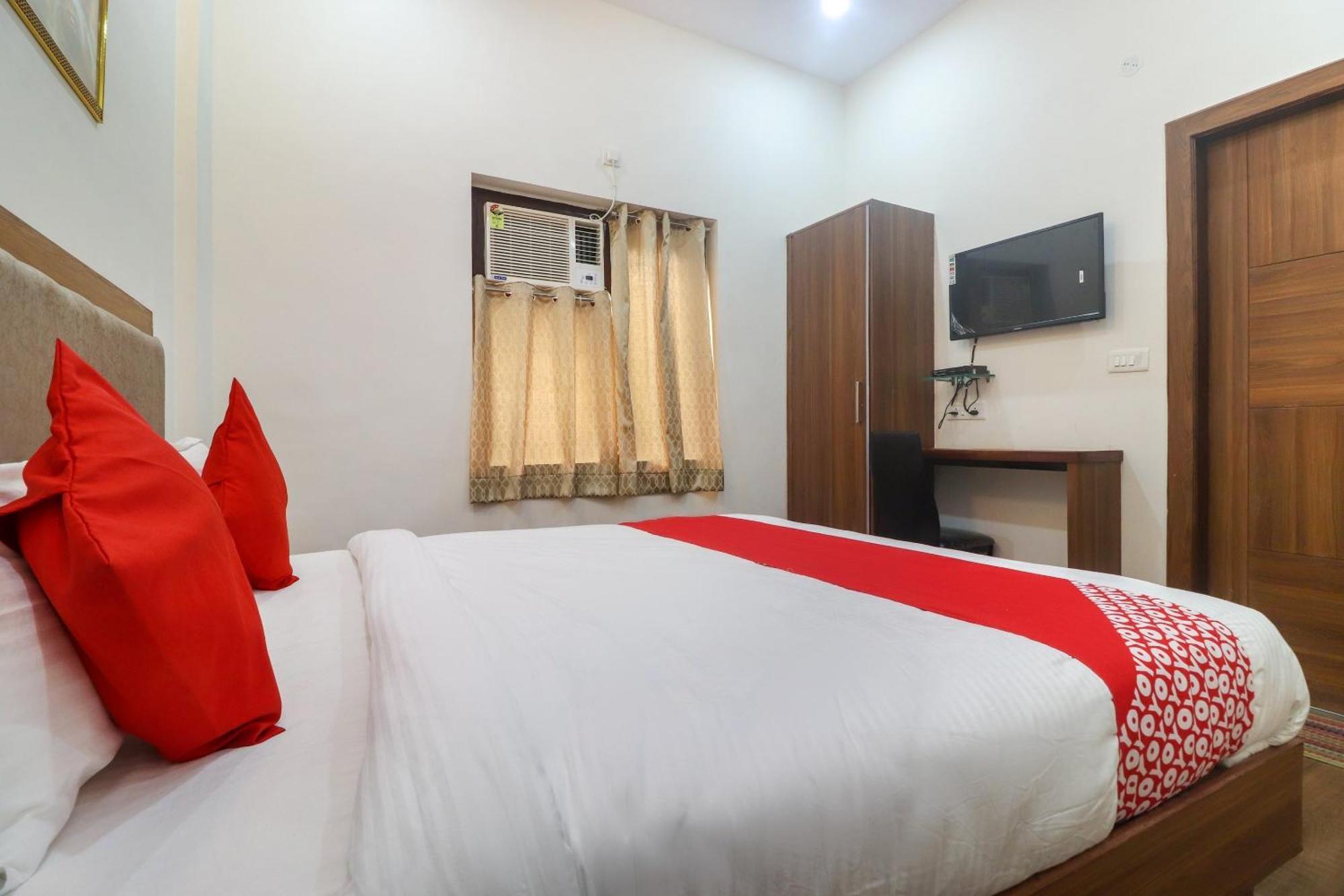 โอโย 62646 ทัช คลาสสิก Hotel Tajganj ภายนอก รูปภาพ