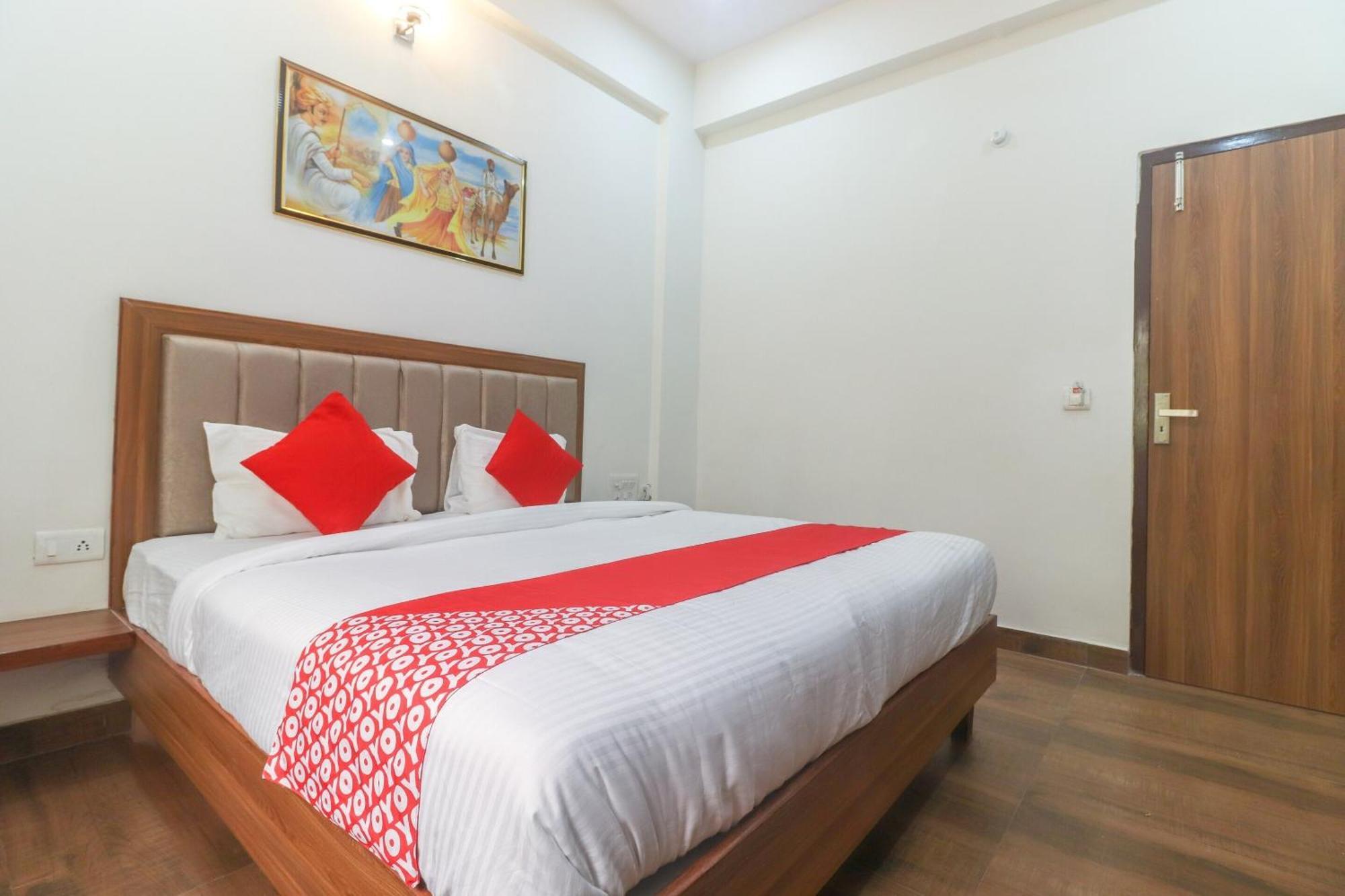 โอโย 62646 ทัช คลาสสิก Hotel Tajganj ภายนอก รูปภาพ