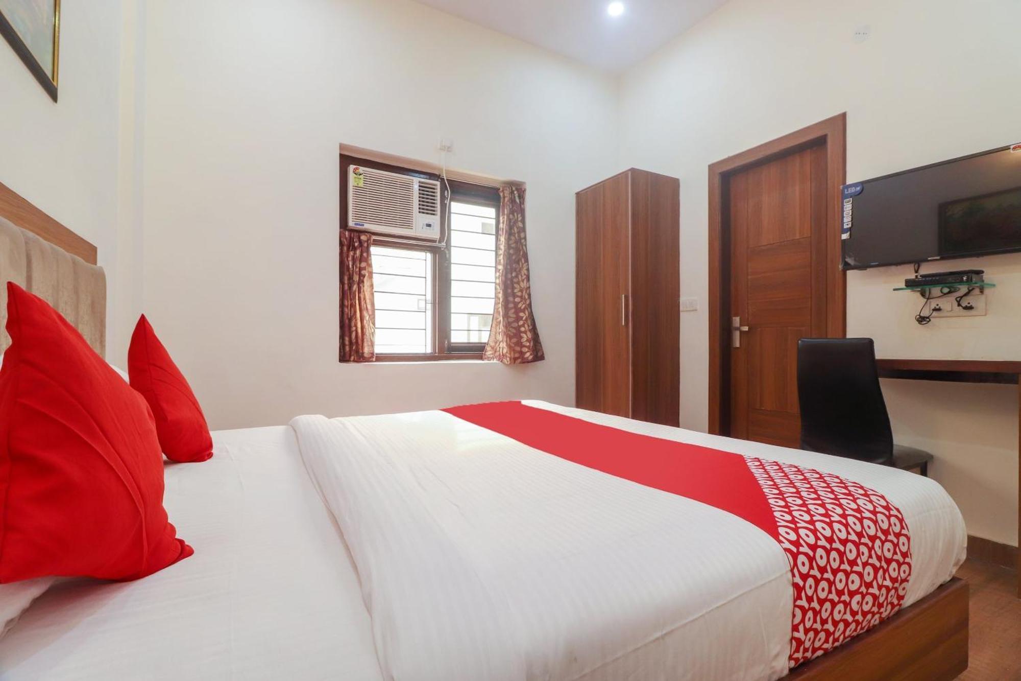 โอโย 62646 ทัช คลาสสิก Hotel Tajganj ภายนอก รูปภาพ