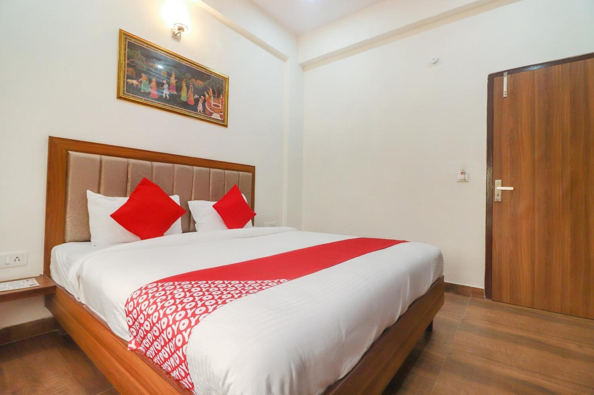โอโย 62646 ทัช คลาสสิก Hotel Tajganj ภายนอก รูปภาพ