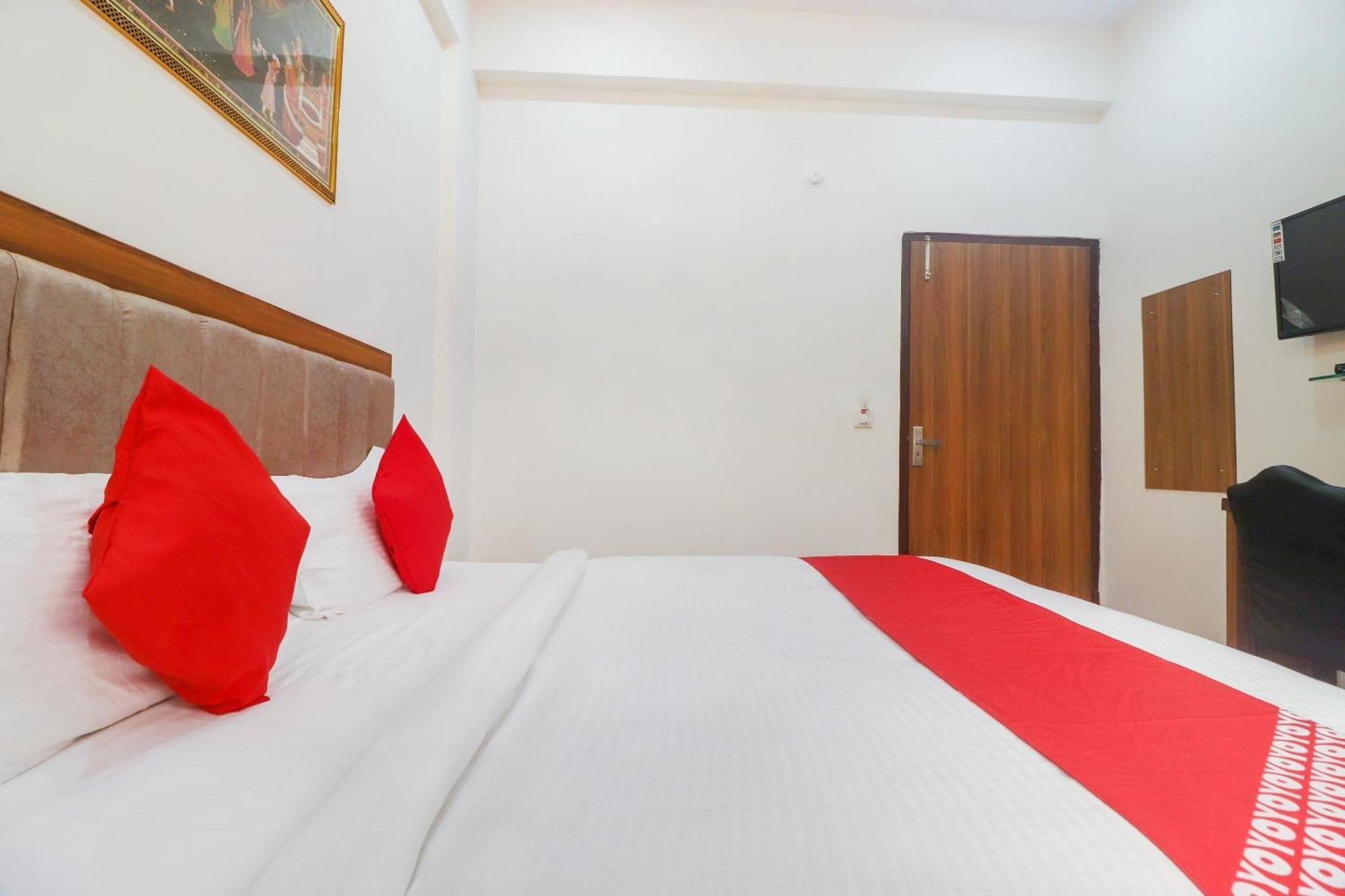 โอโย 62646 ทัช คลาสสิก Hotel Tajganj ภายนอก รูปภาพ